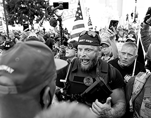 Накал предвыборной борьбы в США доходит вплоть до насилия