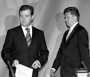Председатель совета директоров ОАО «Газпром» Дмитрий Медведев и председатель правления ОАО «Газпром» Алексей Миллер на общем собрании акционеров ОАО «Газпром»