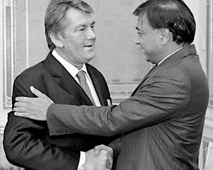 Президент Украины Виктор Ющенко и новый владелец Криворожстали Лакшми Миттал 