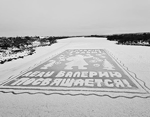 Дед Валерий Мельников – автор масштабных ледовых открыток к Новому году