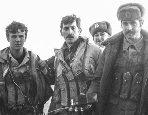Владимир Ковтун (второй слева) во время войны в Афганистане