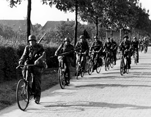 Широко известно использование велосипедов в Вермахте – но и Красная армия этим не гнушалась