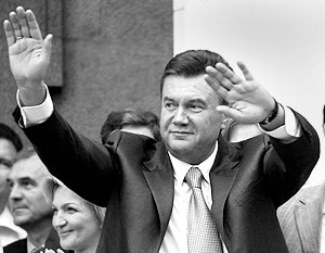 Янукович покинул Кабмин 