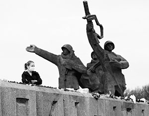 Монумент советским солдатам – как бельмо в глазу для латвийских националистов