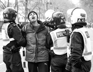 Жесткий разгон антикарантинных протестов стал нормой для стран Европы