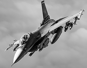 Истребители F-16 осваиваются по периметру российских границ