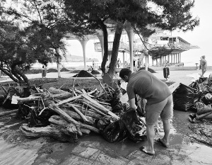 Ялта. Идет разбор завалов после потопа