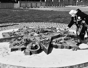 Во Львове уничтожение каждого советского памятника записывают как победу над Россией