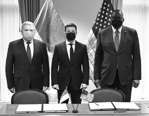 Зеленскому удалось подписать соглашение с главой Пентагона Остином (справа) о поставках «Джавелинов»