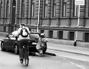 Вот такие сцены боевых действий можно было увидеть на рижских улицах