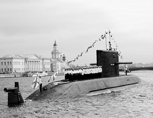 Головная ДЭПЛ проекта 677 «Лада» во время военно-морского парада в Санкт-Петербурге