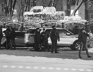 Такое положение проходит красной полосой в школьных сочинениях