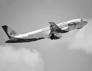 Более полутора сотен пассажиров были в опасности из-за маневров неопознанного самолета