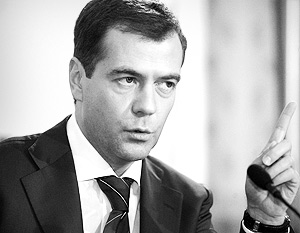 Первый вице-премьер РФ Дмитрий Медведев заявил, что не намерен становиться лидером партии