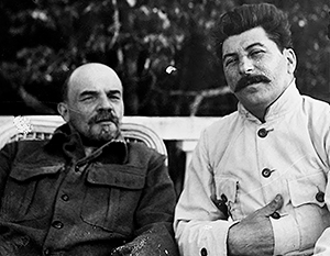 Как марксист, Ленин верил в мировую революцию. Сталин не верил