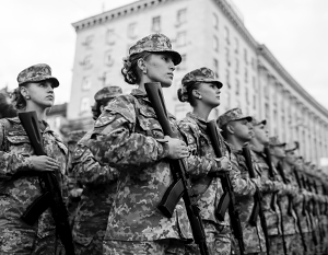На Украине потребовали отменить приказ о постановке женщин на воинский учет
