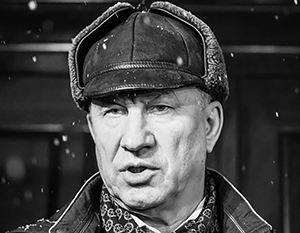 Лось напал на машину. Смотреть фото Лось напал на машину. Смотреть картинку Лось напал на машину. Картинка про Лось напал на машину. Фото Лось напал на машину