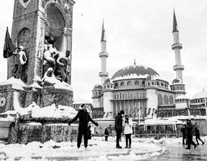 Стамбул засыпало снегом – как и весь юг Европы