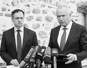 Владимир Мединский (слева) и Александр Фомин сообщили о «двух шагах» по направлению к миру