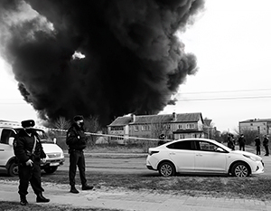 Пожар на нефтебазе в Белгороде возник в результате удара вертолетов ВСУ
