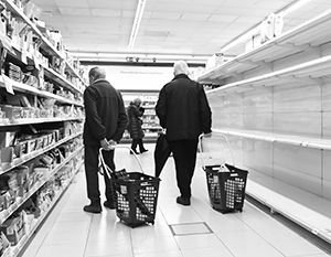 Пустые полки становятся привычной картиной магазинов стран ЕС