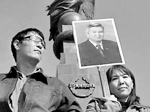 Митинг в поддержку премьер-министра Киргизии Феликса Кулова