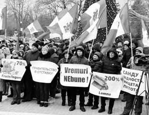 Митинги с требованием отставки прозападного правительства стали в Молдавии рутиной