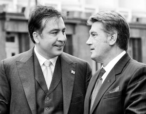 Ющенко (справа) и Саакашвили готовили нападение на российских миротворцев с 2005 года