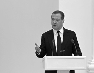 Замглавы Совбеза Медведев заявил, что Россия расширила выпуск своего оружия и неплохо изучила вражеское