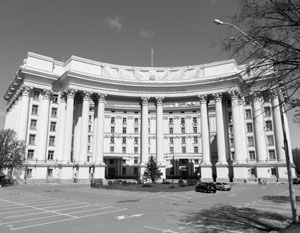 МИД Украины решил набирать новых дипломатов по объявлению в интернете