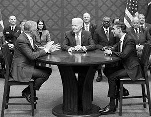 Премьер Австралии Албаниз, президент США Байден и премьер Британии Сунак на саммите в Сан-Диего