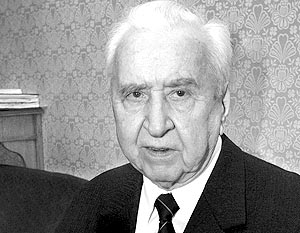 История разведчика Александра Феклисова началась ещё в 1941 году