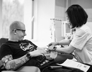 Татуировки, пирсинг и курение не являются противопоказанием для донорства