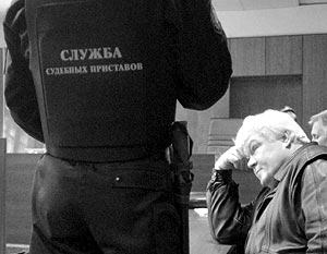 Судебные приставы ограничили выезд за пределы страны более чем для 8 тыс. россиян