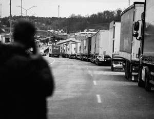 Польские дальнобойщики блокируют границу с Украиной, жалуясь на произвол украинской полиции