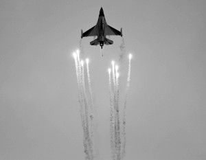 По мнению экспертов, F-16 могут только красиво пролететь над Украиной