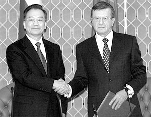 Премьер Госсовета КНР Вэнь Цзябао и премьер-министр правительства РФ Виктор Зубков