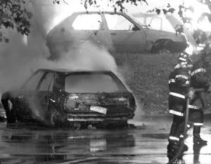 В Тулузе сожжены 10 автомобилей, при чем один из них погромщики направили в ворота местной школы