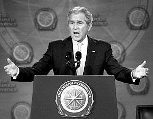 Буш с самого начала президентства стремился помирить израильтян и палестинцев