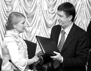 После голосования лидеры фракций БЮТ и НУ-НС – Юлия Тимошенко и Вячеслав Кириленко 