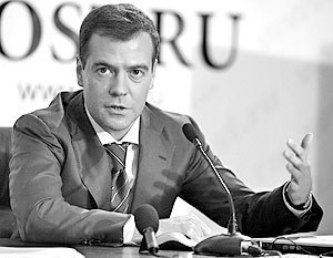 Став вице-премьером, Дмитрий Медведев  сразу попал в число возможных преемников Владимира Путина