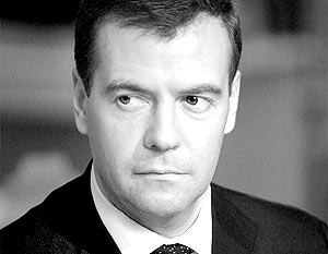 В прямом эфире телевидения Медведев попросил президента Владимира Путина стать премьером