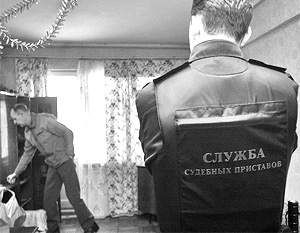 Судебные приставы получают право проникать в квартиры россиян без согласия хозяев
