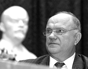 Лидер КПРФ Геннадий Зюганов должен заплатить губернатору Кемеровской области Аману Тулееву 450 тыс. рублей