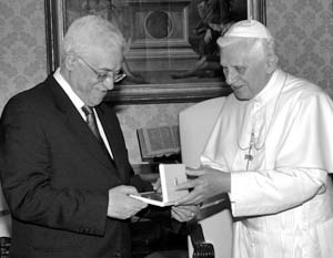 Встречиа понтифика с председателем Палестинской национальной администрации Махмудом Аббасом в Ватикане.