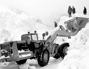 Очередная снежная лавина сошла 18 февраля на палаточный городок одной из воинских частей 58-й армии