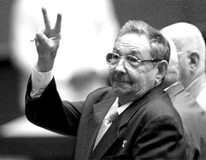 Кубинский парламент избрал 76-летнего Рауля Кастро председателем Госсовета страны