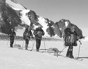 По словам альпинистов, они находятся в районе гор Гумбольдта массива Вольтат