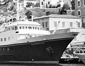Лайнер «Георгис» вышел утром из афинской гавани Пирей и налетел на мель в 4 милях от острова Порос 