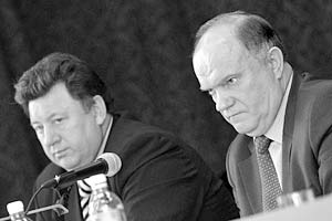 Первый заместитель председателя Президиума ЦК КПРФ Владимир Кашин и лидер КПРФ Геннадий Зюганов